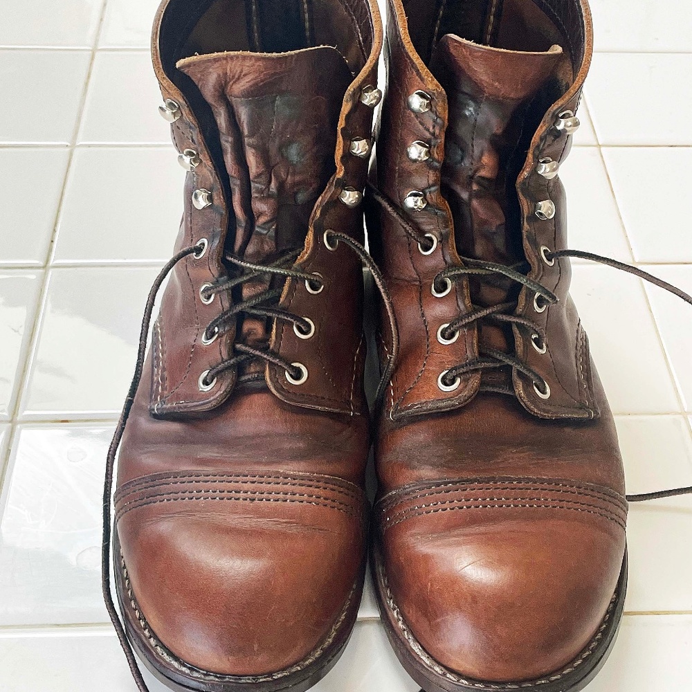 Men's Red Wing Iron Ranger boots Excellent vintage patina.
